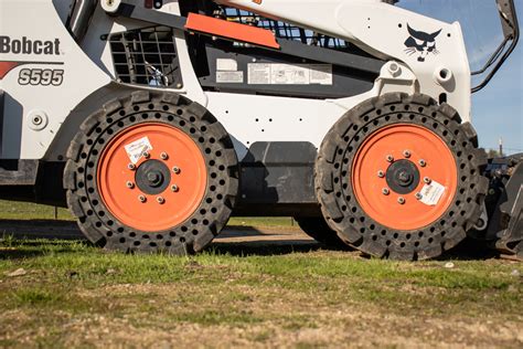 What to consider when choosing skid steer tires 